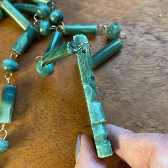 Mexican onyx stone figure necklace. Vintage 1970s. Read description for flaws. 💚 - Picture 6 of 8